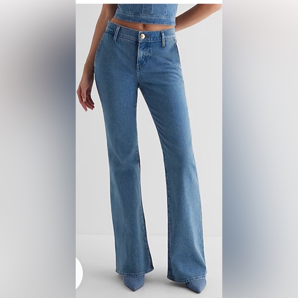 Mid Rise Light Wash '70s Flare Jeans size 4 NWT